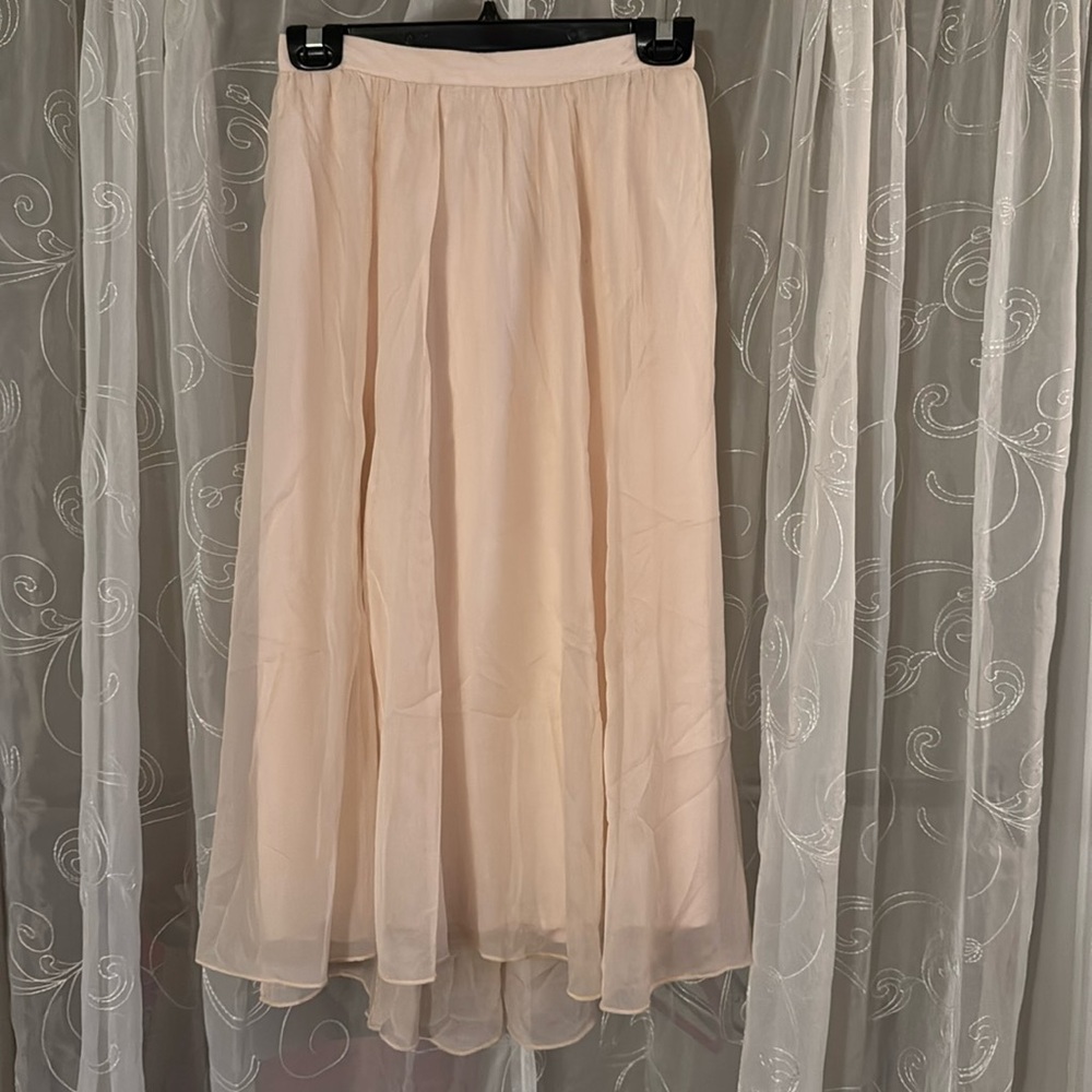 Abercrombie & Fitch 
Pink Lined Chiffon Skirt 
Size Small 
NWT